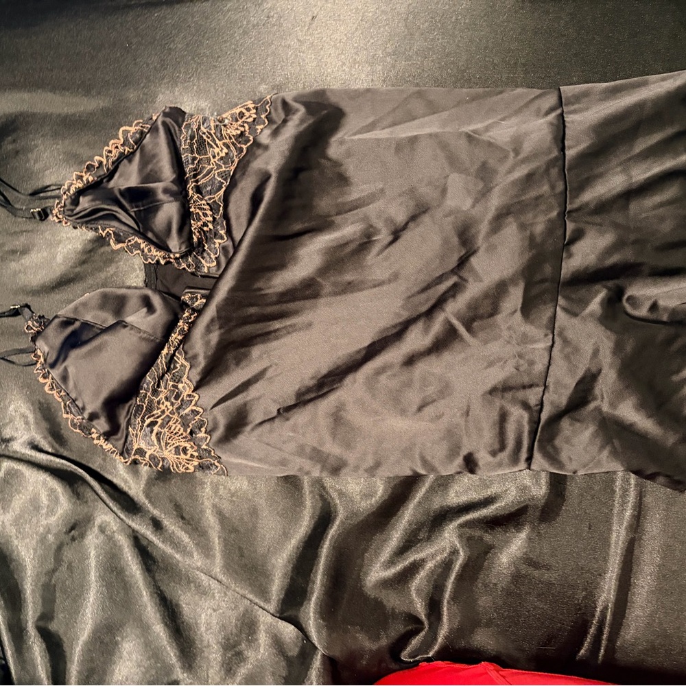 Elegant Black Lace Trim Sleepwear
